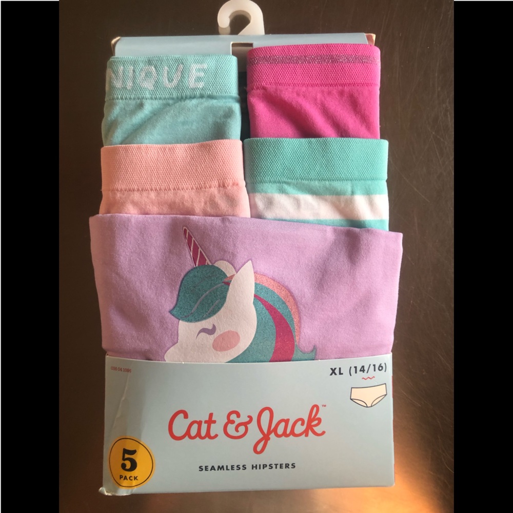 NWT Girl’s Cat & Jack Underwear Pack XL/L